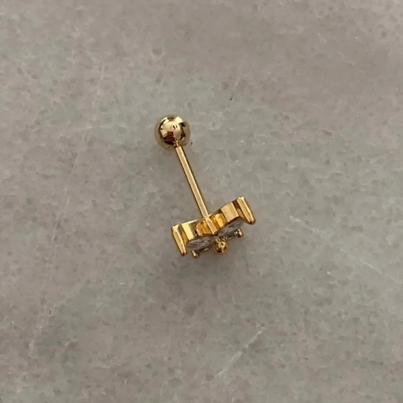 Gold Crystal Butterfly Flower Cartilage Earring 

Brand New

Stainless Steel - Picture 3 of 3